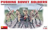 MiniArt Pushing Soviet Soldiers (Special Order)